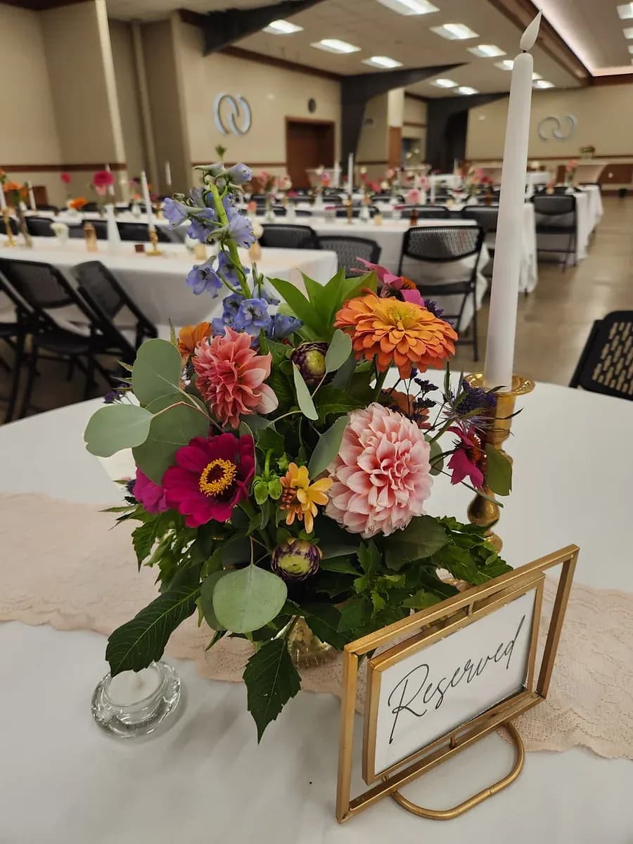 From concrete to colourful: a floral-filled glow-up in Hampton, Iowa — photographed by Something Blue