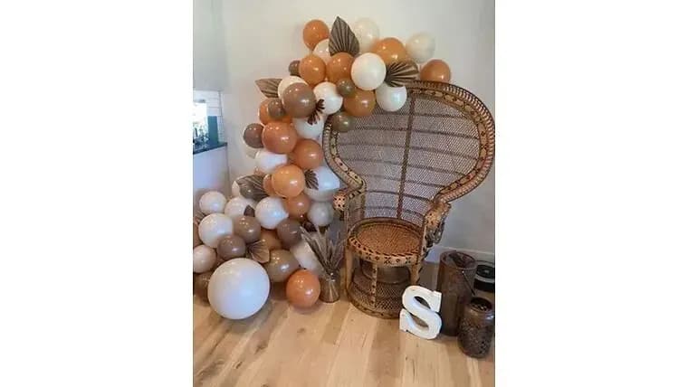 BALLOON GARLAND — available to rent from Something Blue